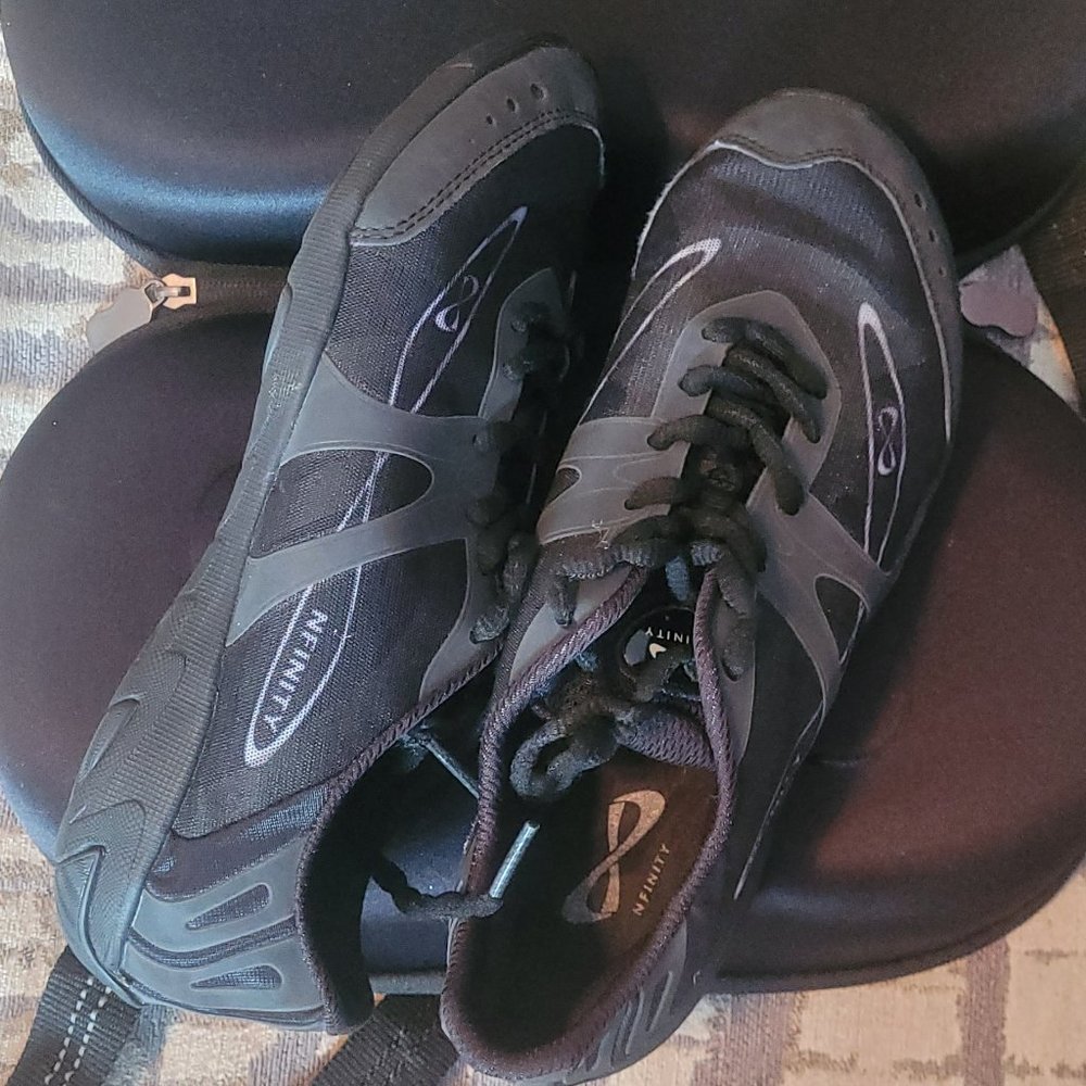 Nfinity Vengeance Cheer Shoes W/ Black Carrying Case Adult Size 8.5 Sneaker New